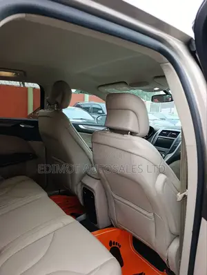 Lincoln MKT 3.5L AWD Elite 2017 Gold