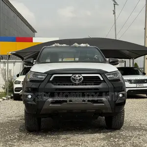 New Toyota Hilux 2025 Black