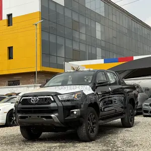 New Toyota Hilux 2025 Black