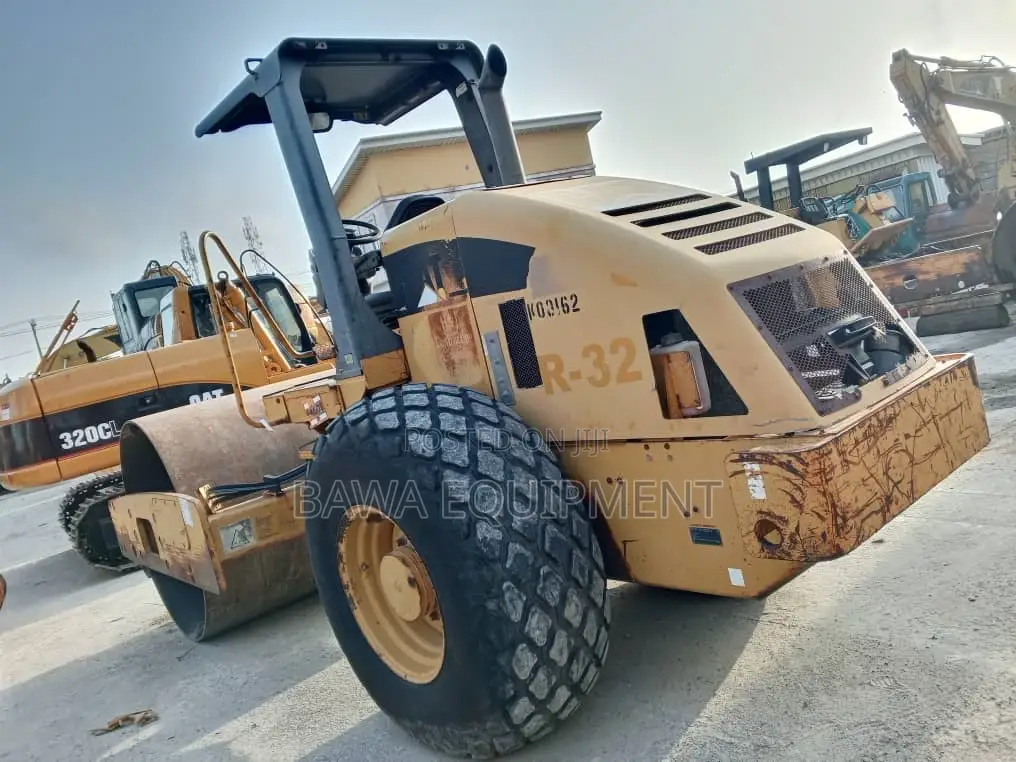Caterpillar 2004 Roller