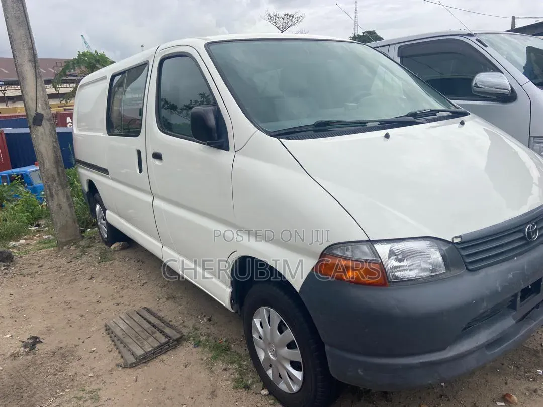 Toyota HiAce 2005 White