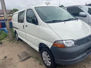 Toyota HiAce 2005 White