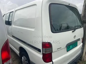 Toyota HiAce 2005 White