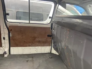 Toyota HiAce 2005 White