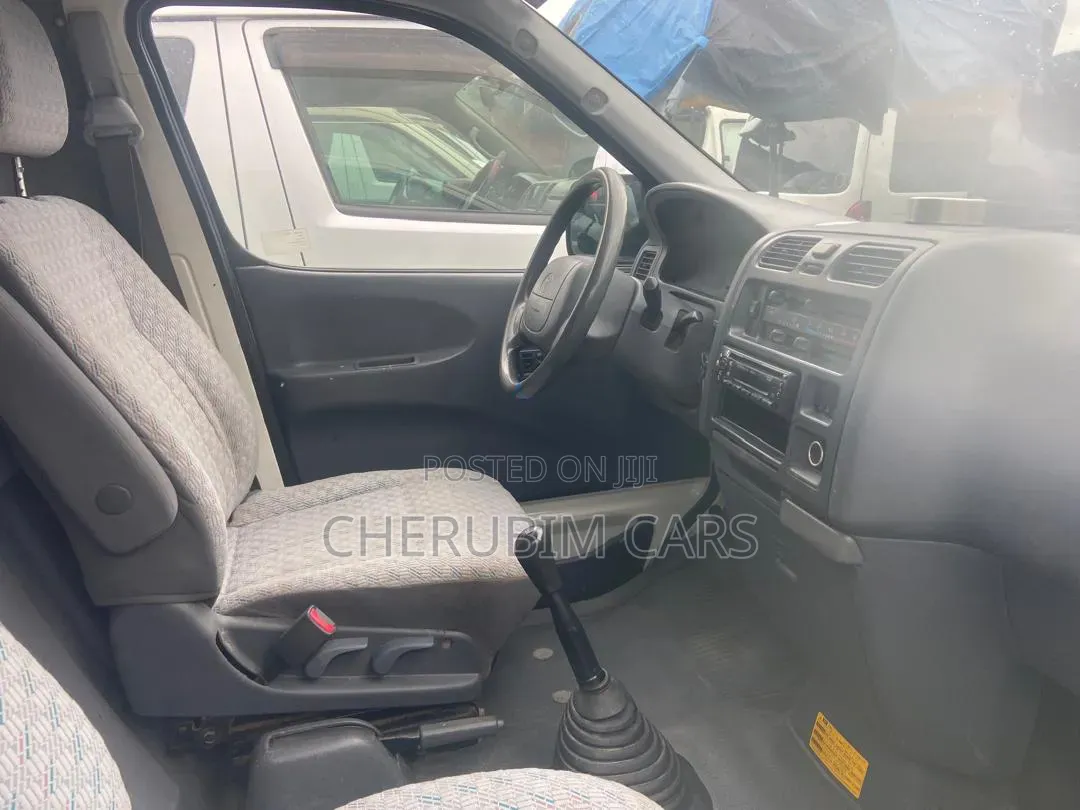 Toyota HiAce 2005 White