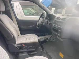 Toyota HiAce 2005 White