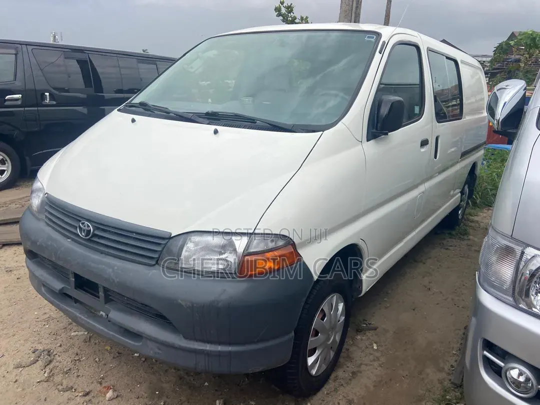 Toyota HiAce 2005 White