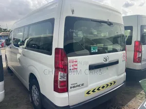 Toyota HiAce 2021 White