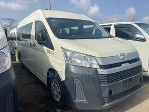 Toyota HiAce 2021 White