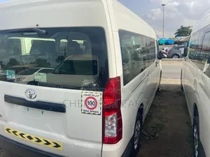 Toyota HiAce 2021 White