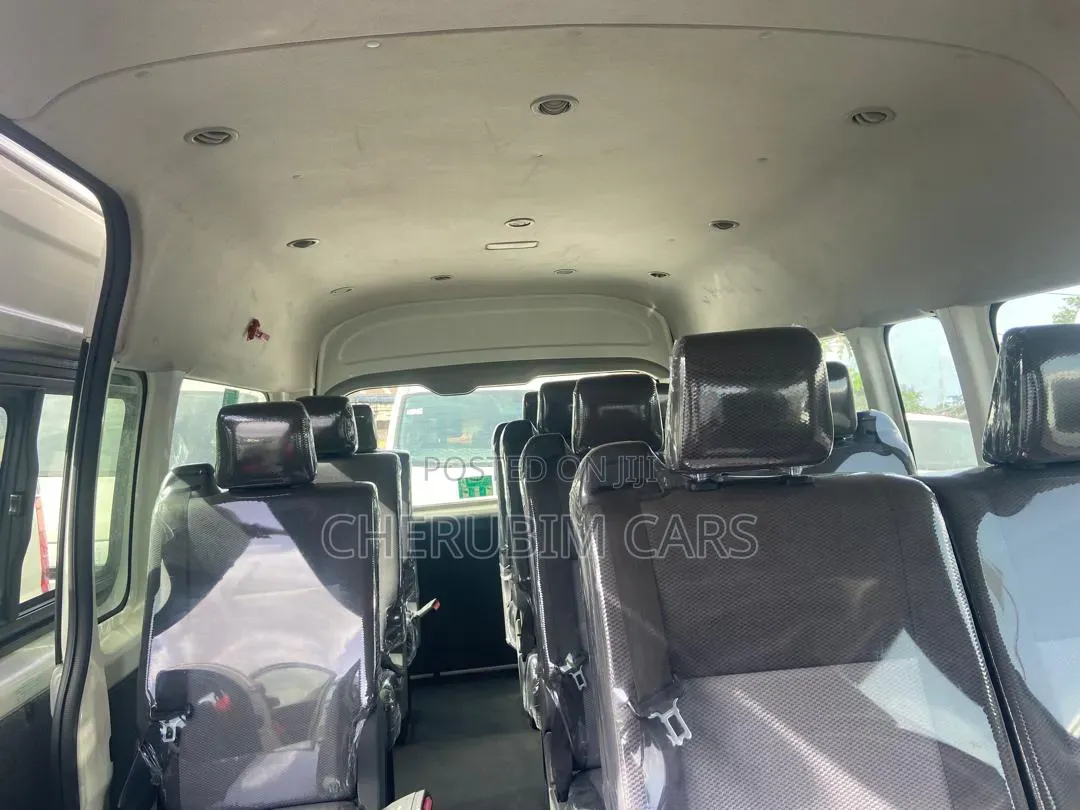 Toyota HiAce 2021 White