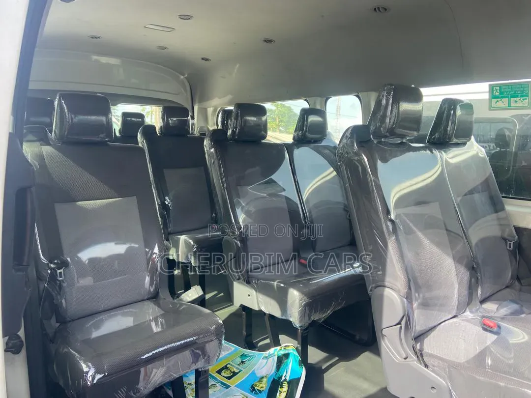 Toyota HiAce 2021 White