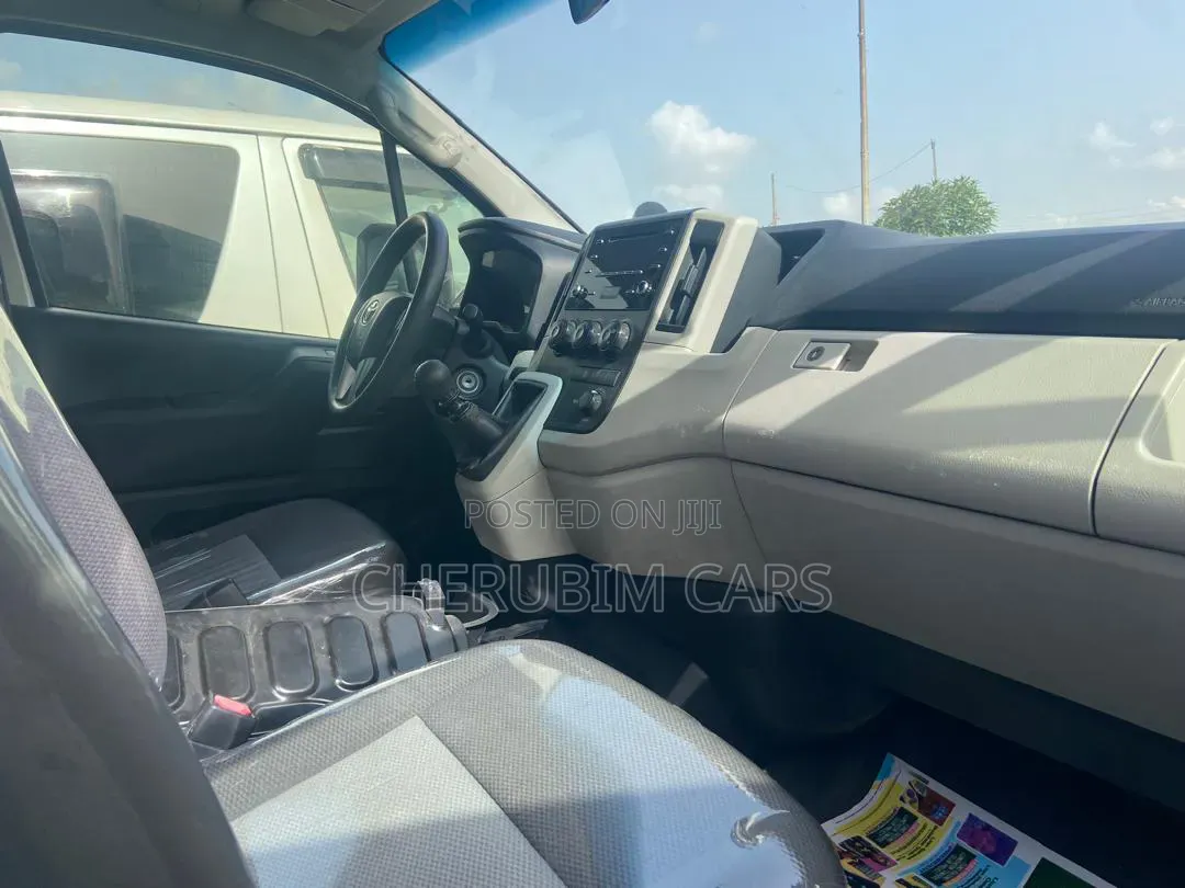 Toyota HiAce 2021 White