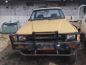Toyota Hilux Surf 3.0DT 2000 Yellow