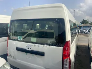 Toyota HiAce 2022 White