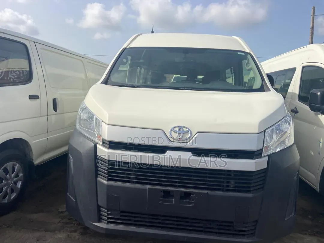 Toyota HiAce 2022 White
