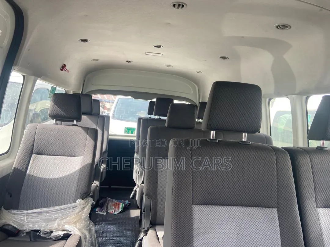 Toyota HiAce 2022 White