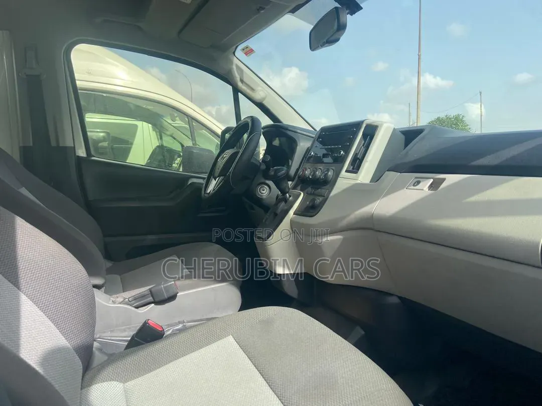 Toyota HiAce 2022 White
