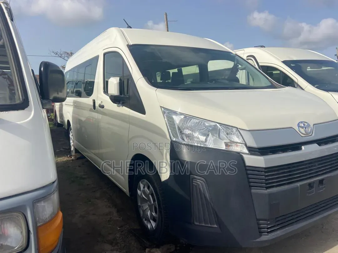 Toyota HiAce 2022 White