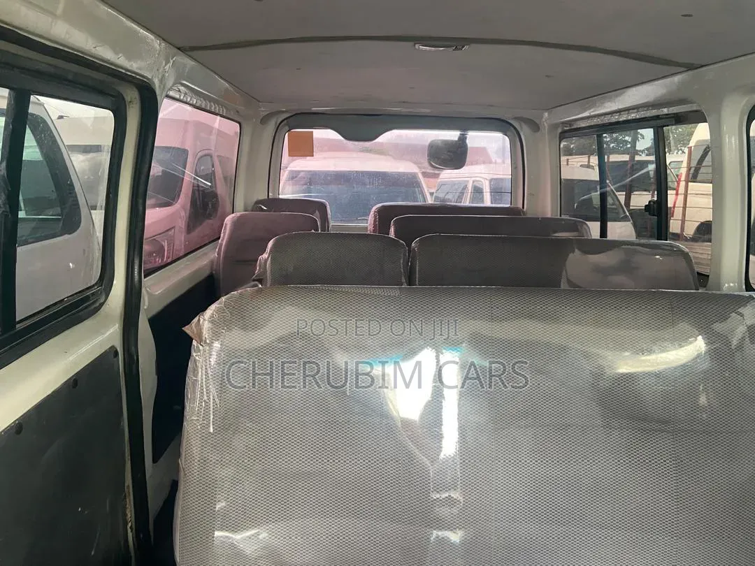 Toyota HiAce 2011 White