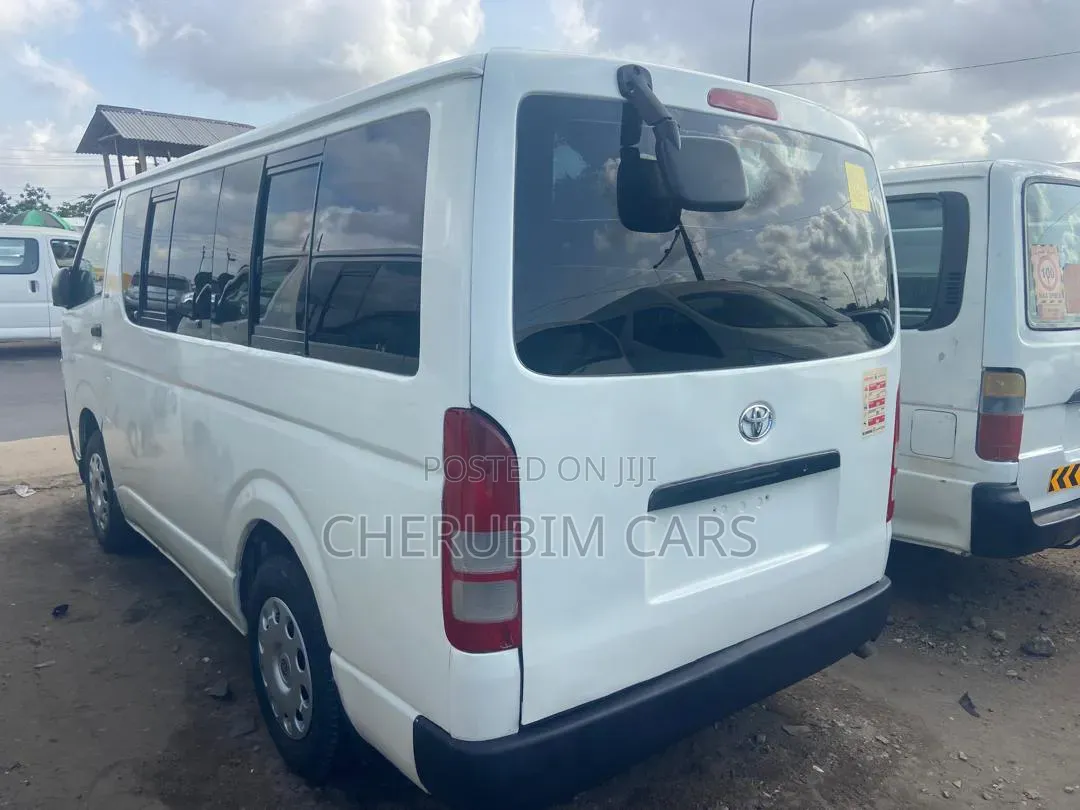 Toyota HiAce 2011 White