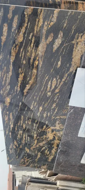 Black and Gold Granite Slabs (Gangsaw)