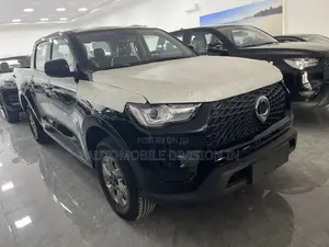 New Toyota Hilux 2025 Black