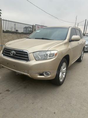 Toyota Highlander Limited 2010 Gold