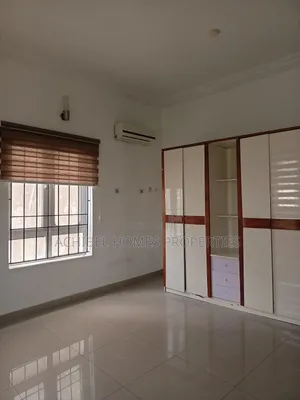 Furnished 5bdrm Duplex in Chevron for rent