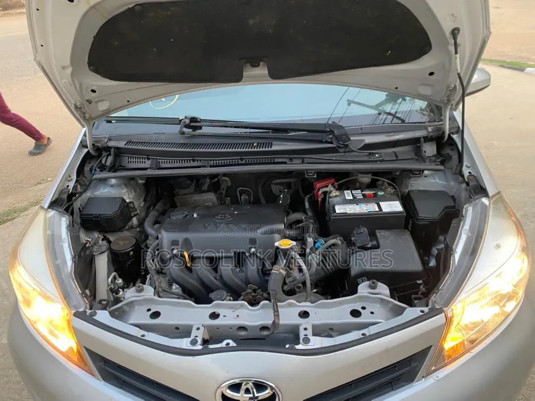 Toyota Yaris 2014 Silver