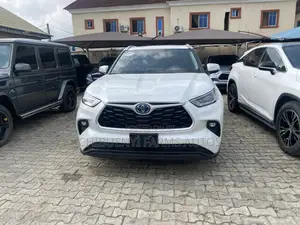 Toyota Highlander Hybrid XLE 2024 White