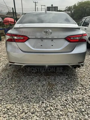 Toyota Camry 2018 Silver