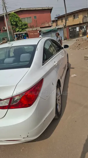 Hyundai Santa Fe GLS 2012 White