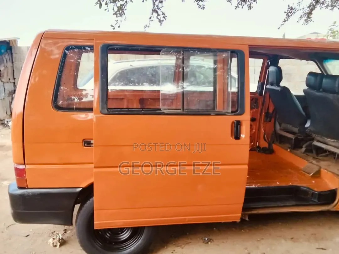 Volkswagen Transporter 2004 Orange
