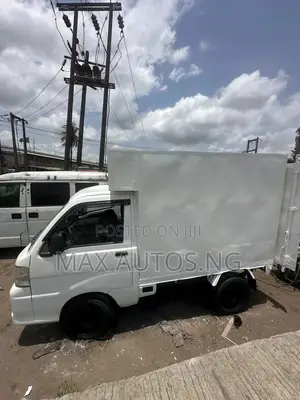 Daihatsu Hijet Cargo 2012