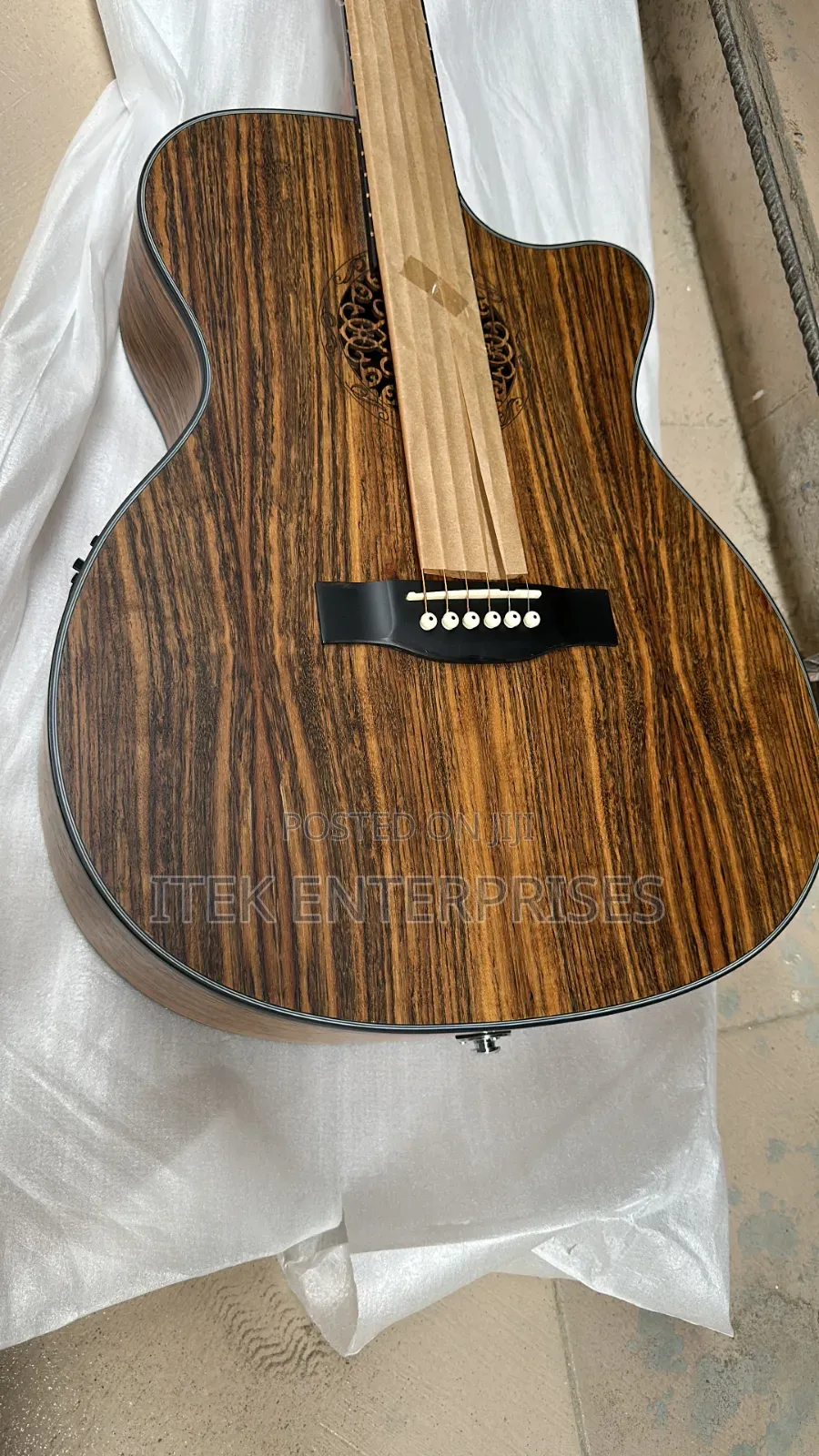 Smiger Lg-09 Semi Acoustic Guitar
