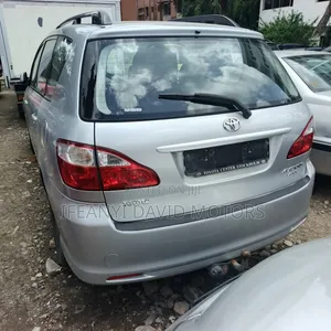 Toyota Avensis 1.8 VVT-i 2006 Silver