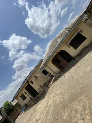 3bdrm Block of Flats in Ajoda Estate, Alakia for sale