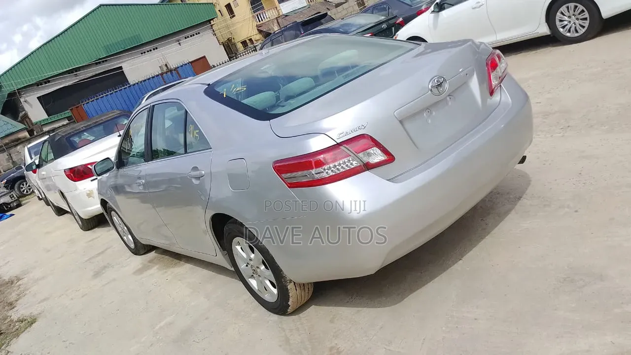 Toyota Camry 2011 Silver
