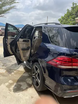 Mercedes-Benz GLE-Class GLE 350 2018 Blue