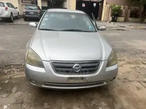 Nissan Altima 2004 Silver