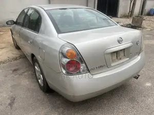 Nissan Altima 2004 Silver