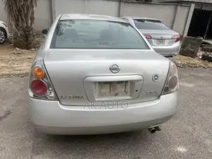 Nissan Altima 2004 Silver