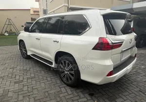 Lexus LX 570 AWD 2019 White