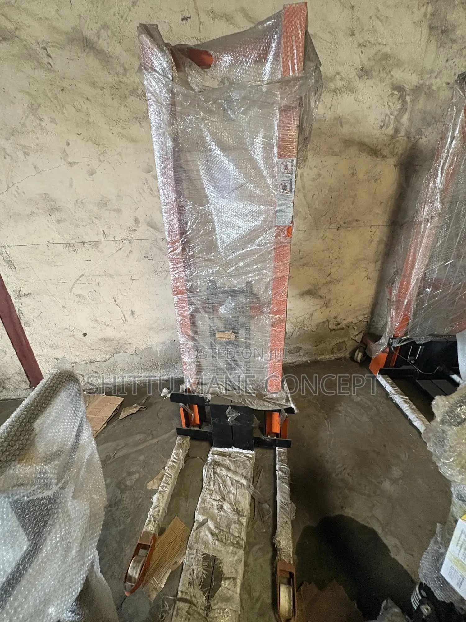 Manual Hydraulic Stalker 2000 Kg. (2 Tons )