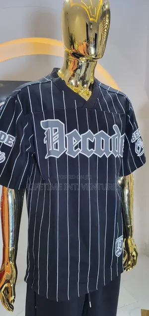Black v-Neck Top Big Designs