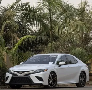 Toyota Camry 2019 White