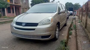 Toyota Sienna LE AWD (3.3L V6 5A) 2004 Gold