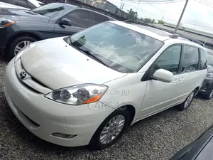 Toyota Sienna 2010 White