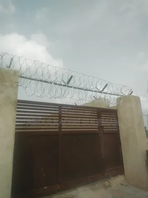 Barb Wire Installer